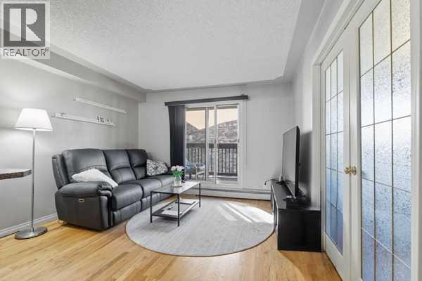 206, 104 24 Avenue SW