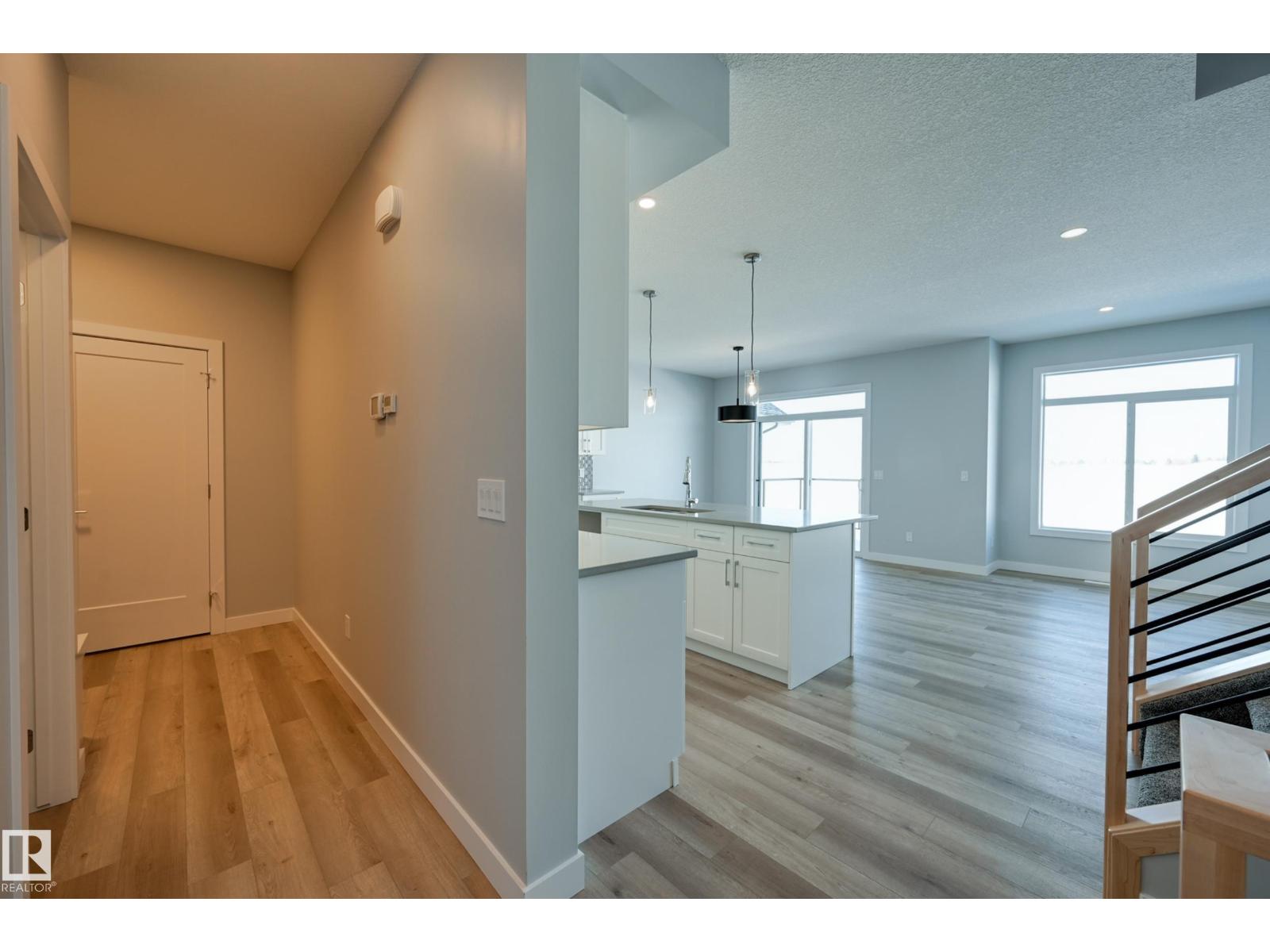 10214 92A AV
