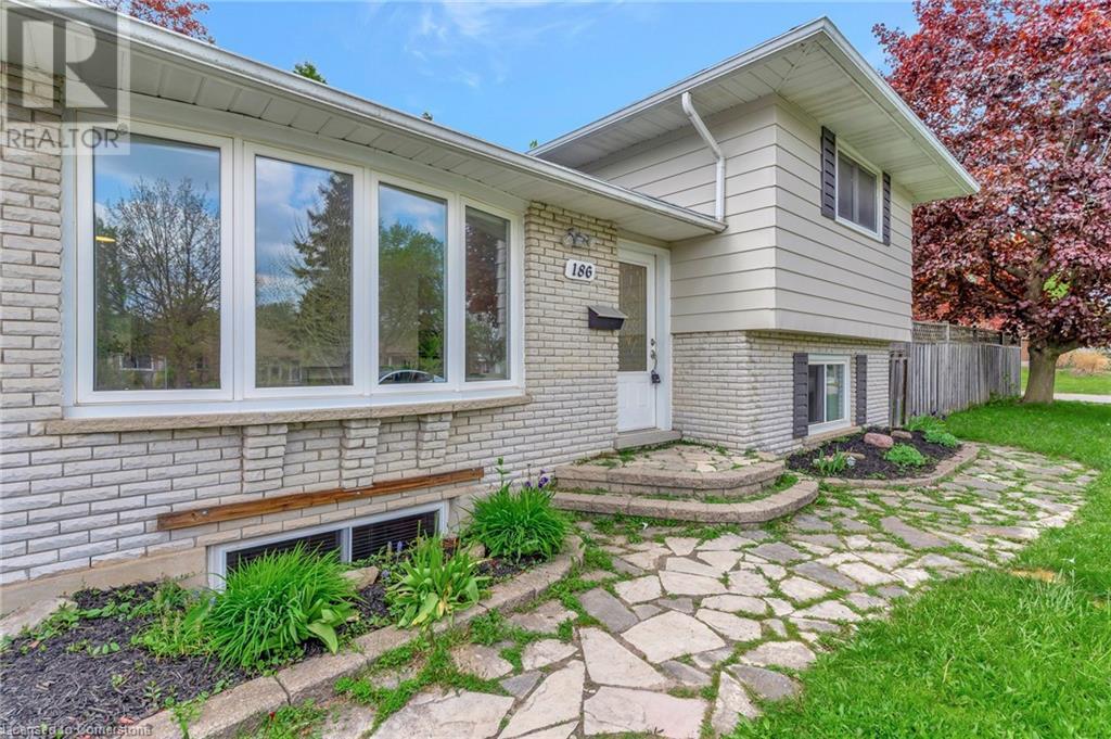 186 CEDARBRAE Avenue