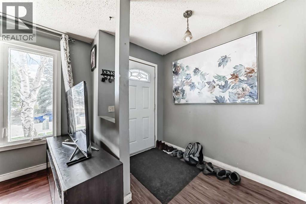 4 Fonda Crescent SE