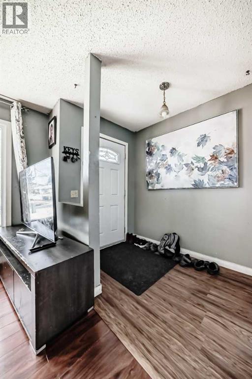 4 Fonda Crescent SE