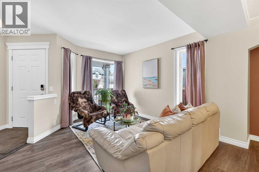 280 Mt Selkirk Close SE