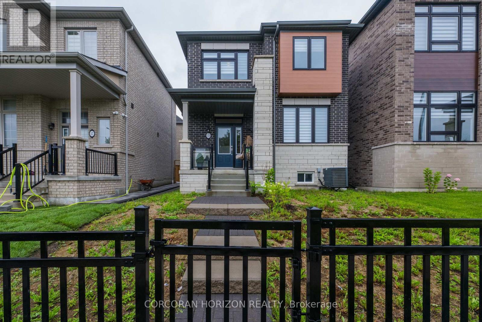 15 MOUNTAINSIDE CRESCENT