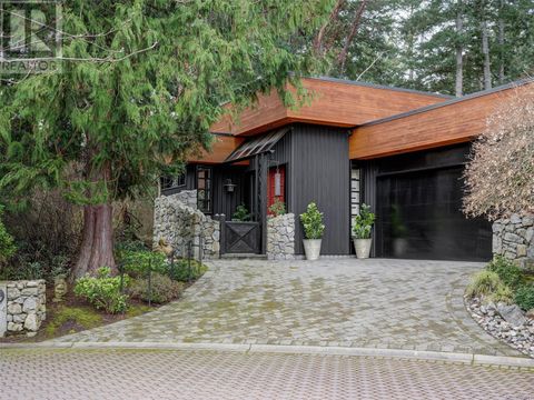5294 Deerpath Rd Saanich BC V8Y3H6