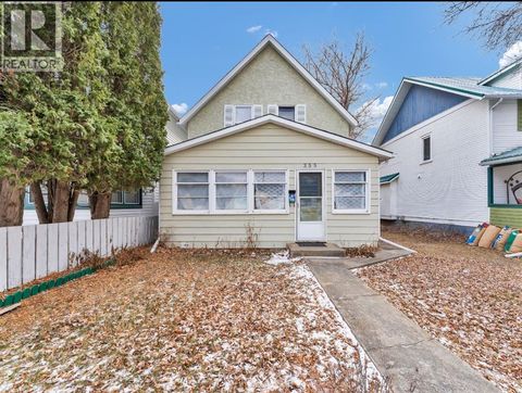 355 9 Street SE Medicine Hat AB T1A1N4