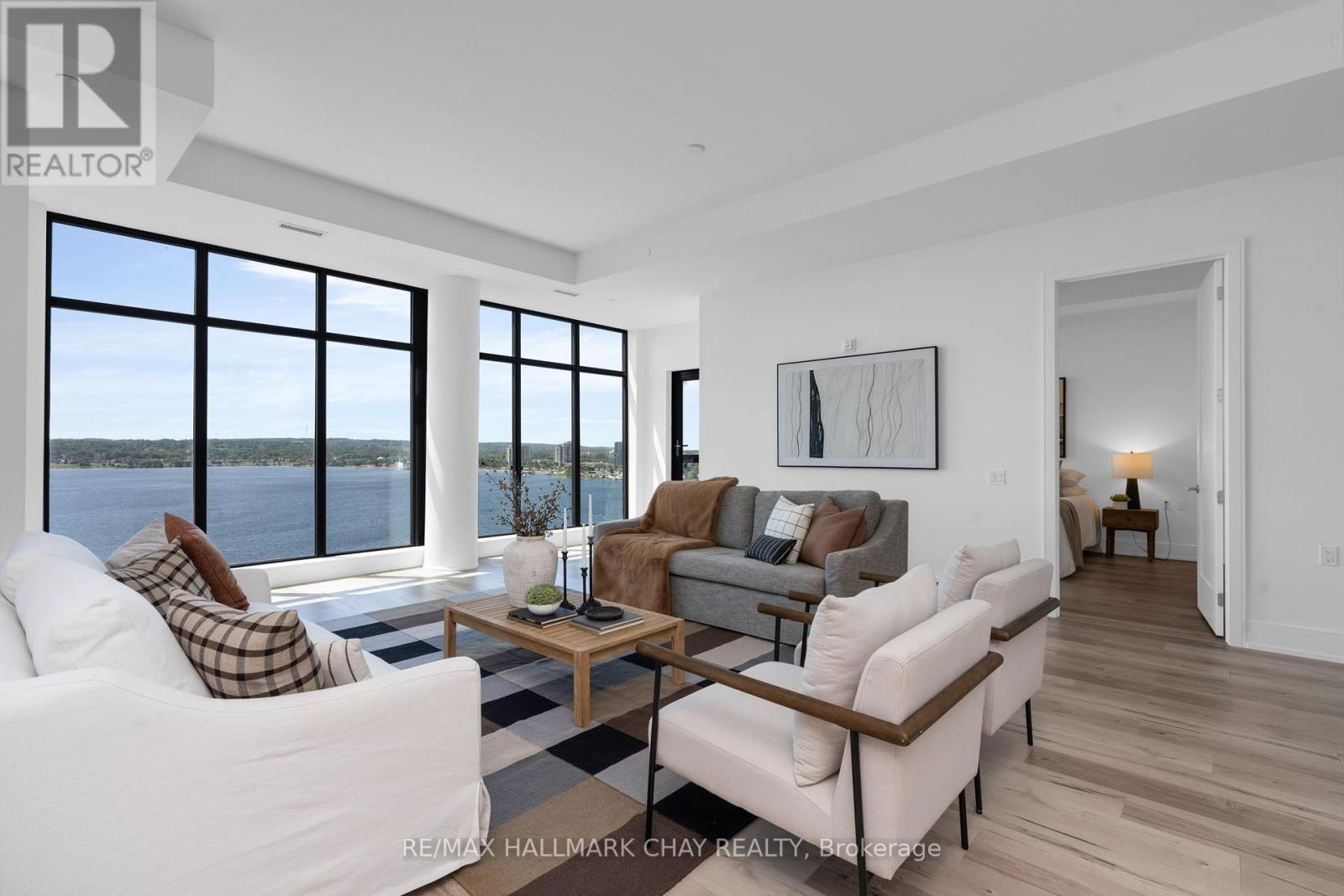 PH07 - 185 DUNLOP STREET E