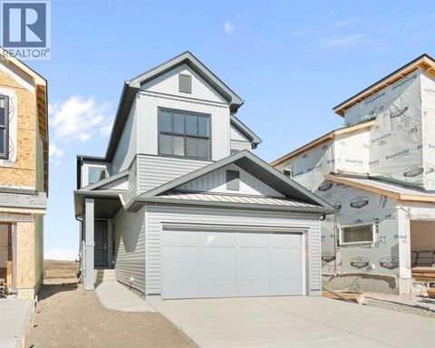 136 Lucas Gardens NW Calgary AB T3P2R9