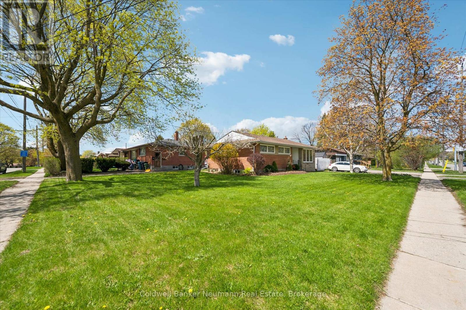 92 VICTORIA ROAD N