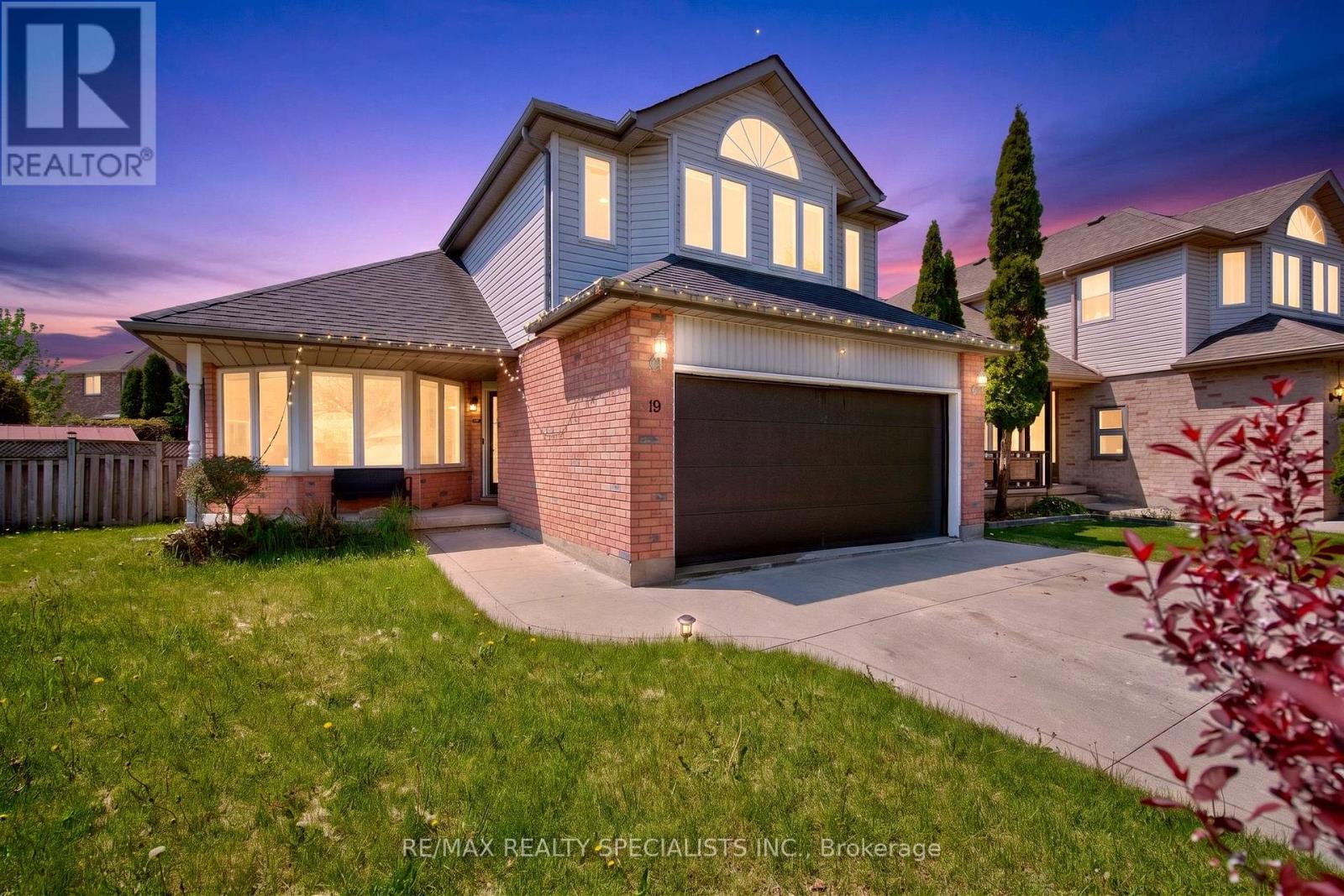 19 SIDNEY CRESCENT