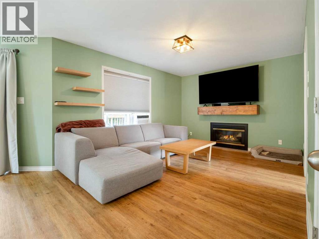 123 Stoney Crescent W