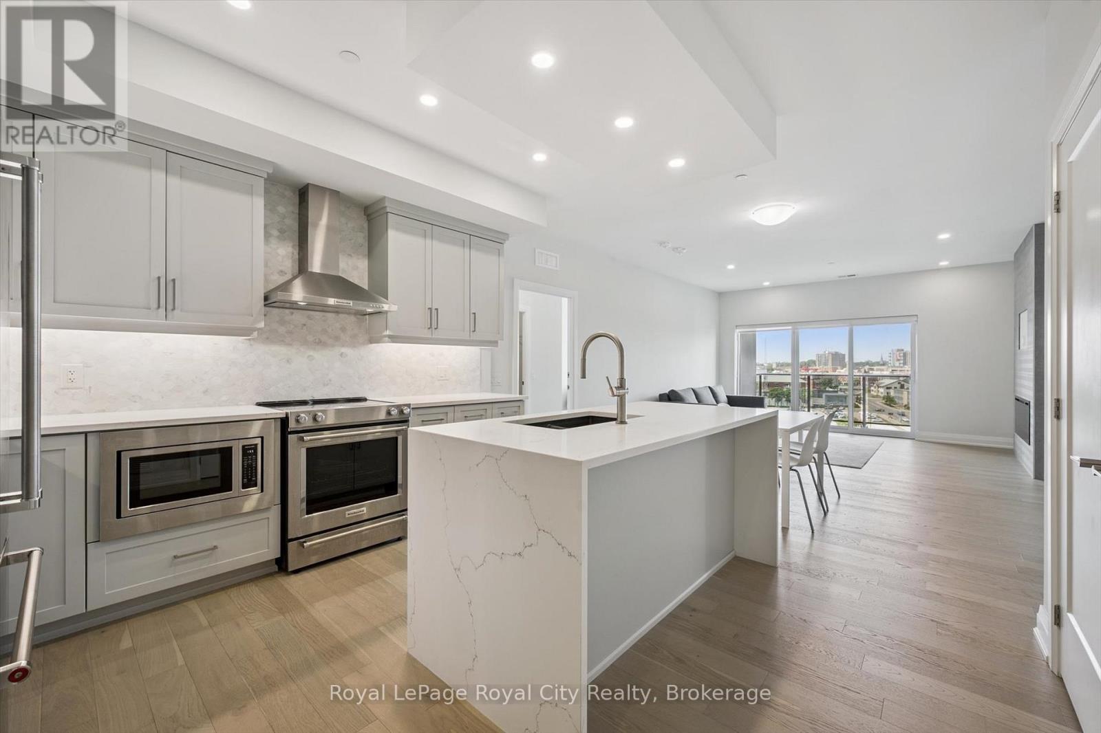 1007 - 71 WYNDHAM STREET S