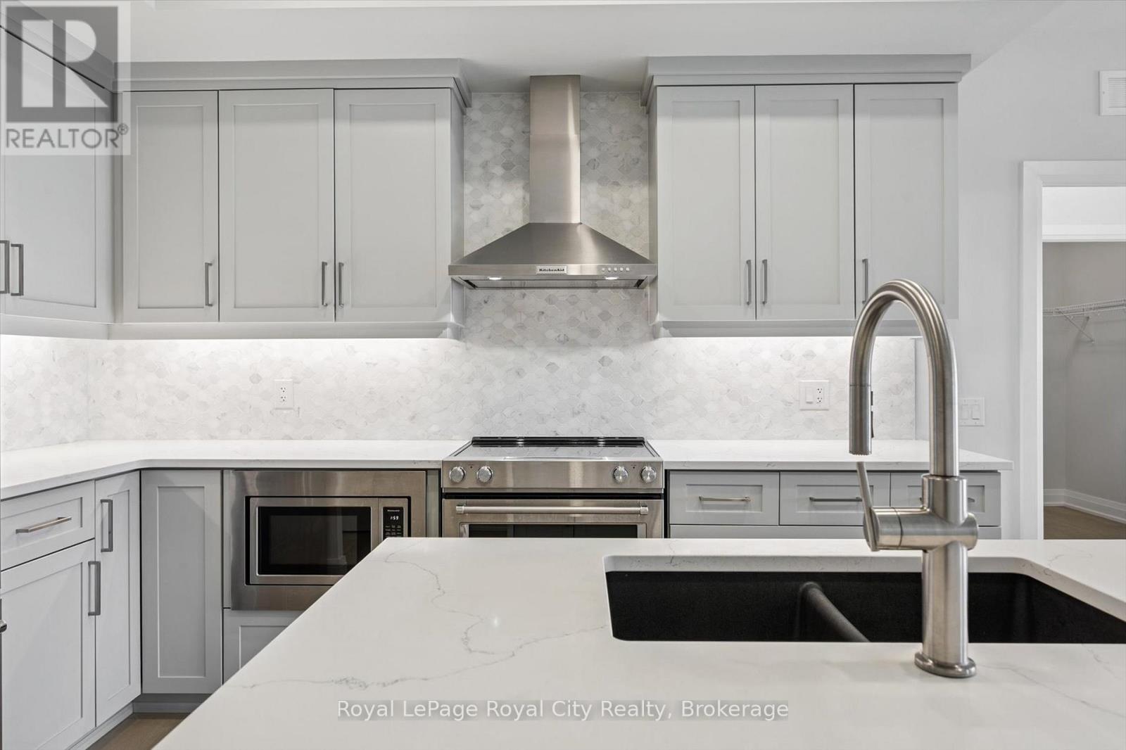 1007 - 71 WYNDHAM STREET S