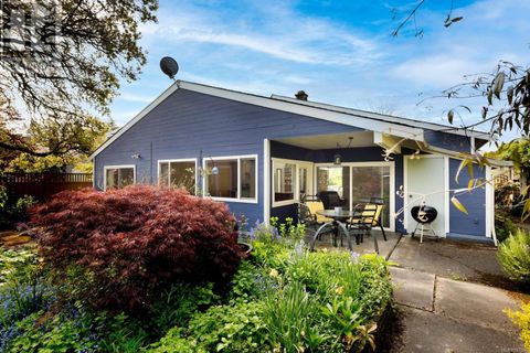 4395 Robinwood Dr Saanich BC V8N5R7