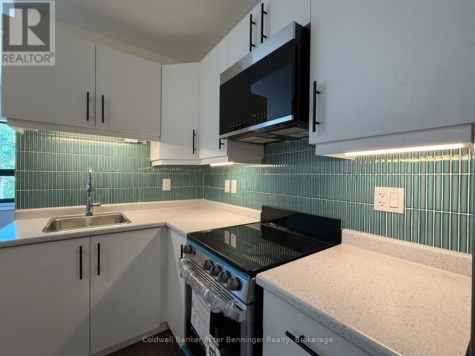 202 - 604 QUEEN STREET S