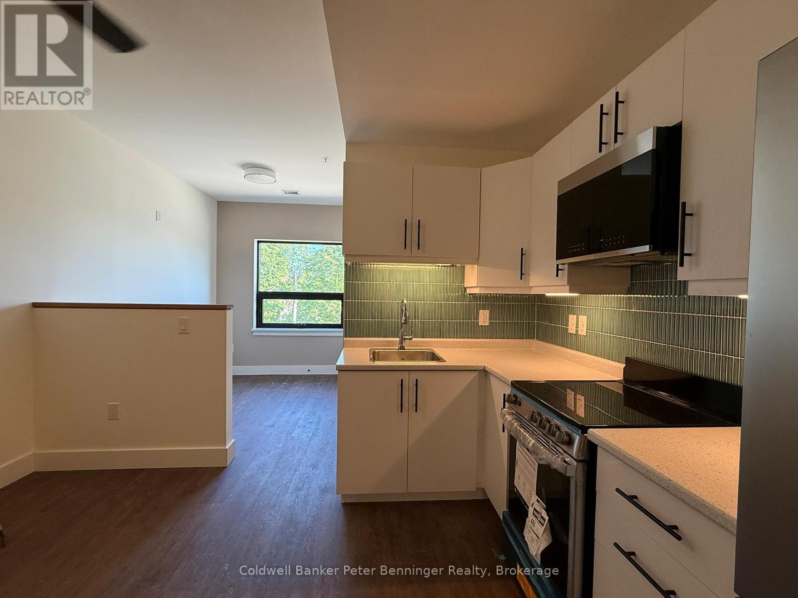 202 - 604 QUEEN STREET S