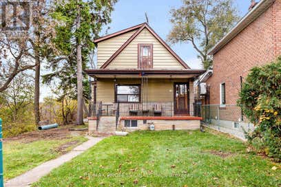 16 CLIFF STREET Toronto (Rockcliffe-Smythe) ON M6N4L6