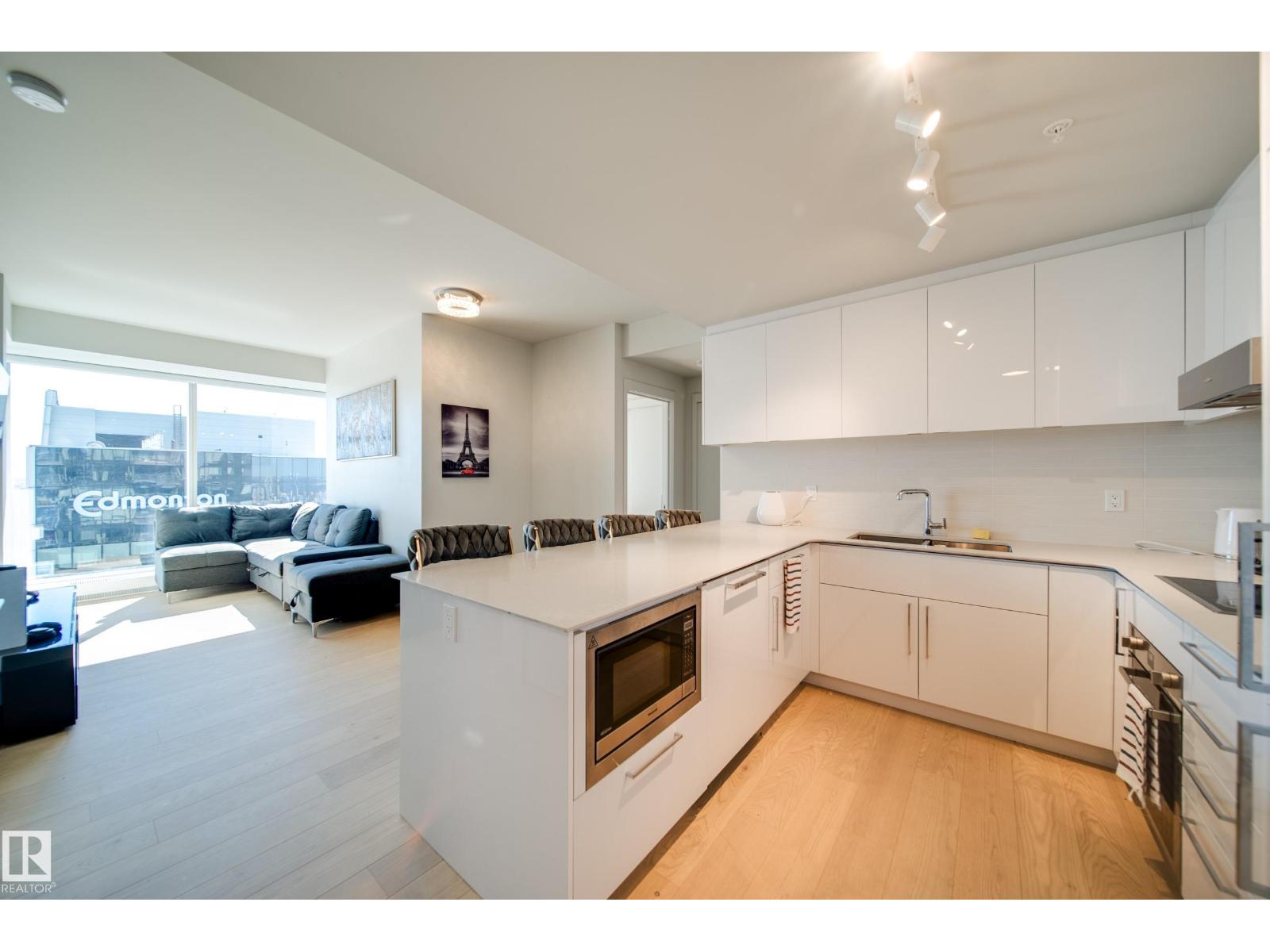 #3505 10360 102 ST NW