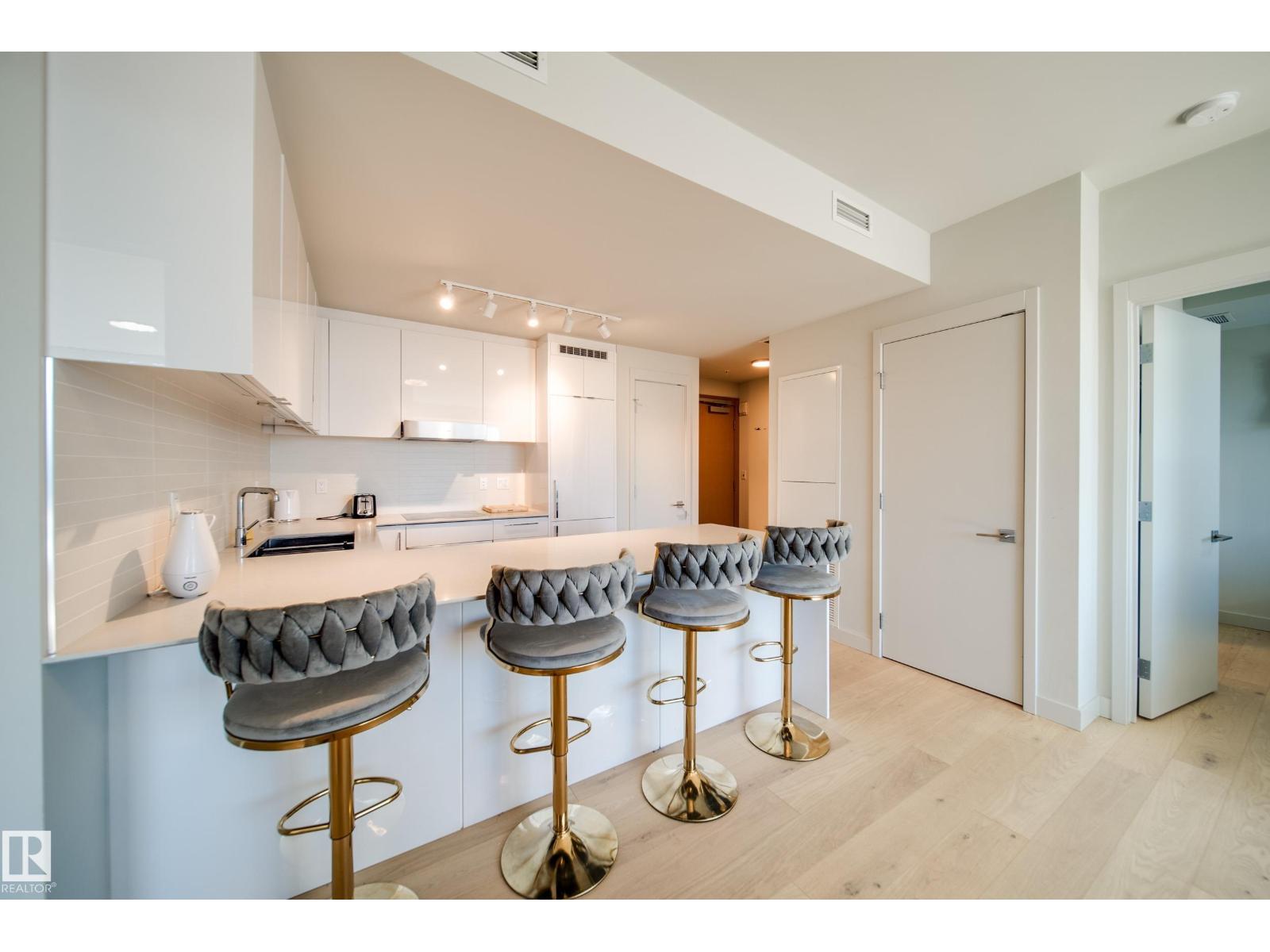 #3505 10360 102 ST NW