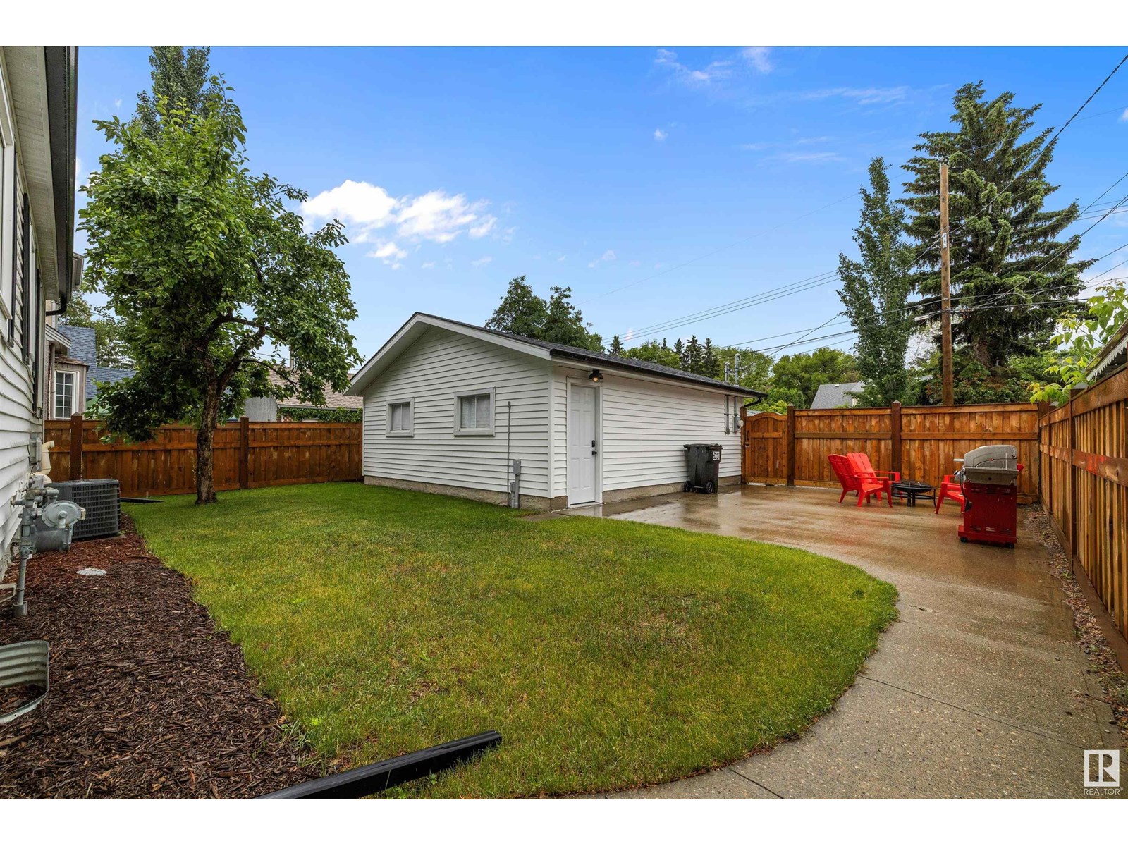 10511 68 AV NW