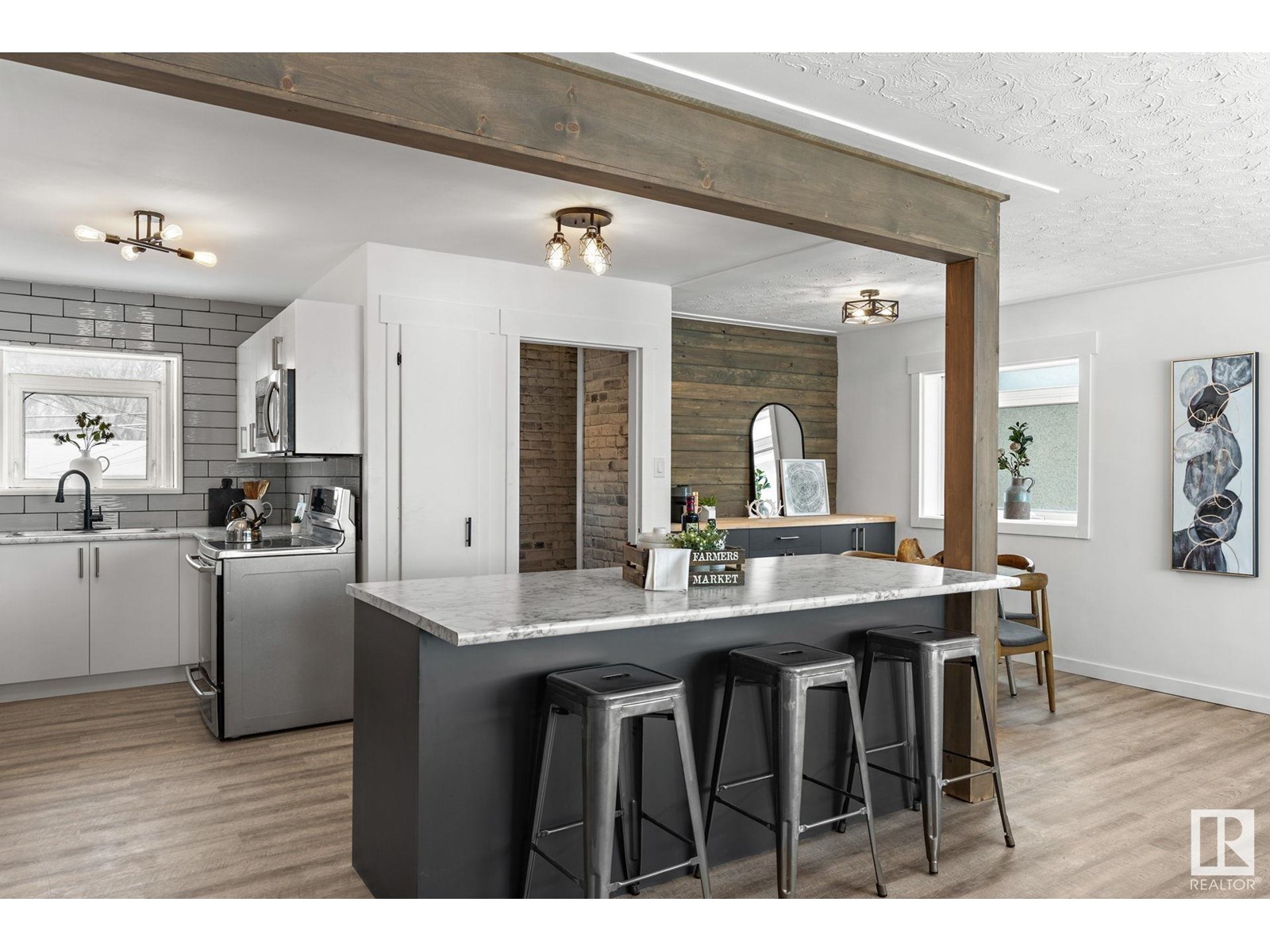 12220 55 ST NW