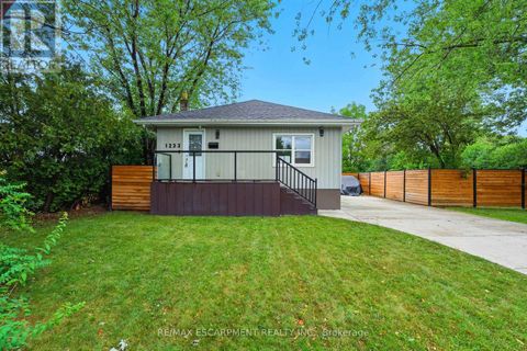 1233 CORIC AVENUE Burlington (Freeman) ON L7R3S4