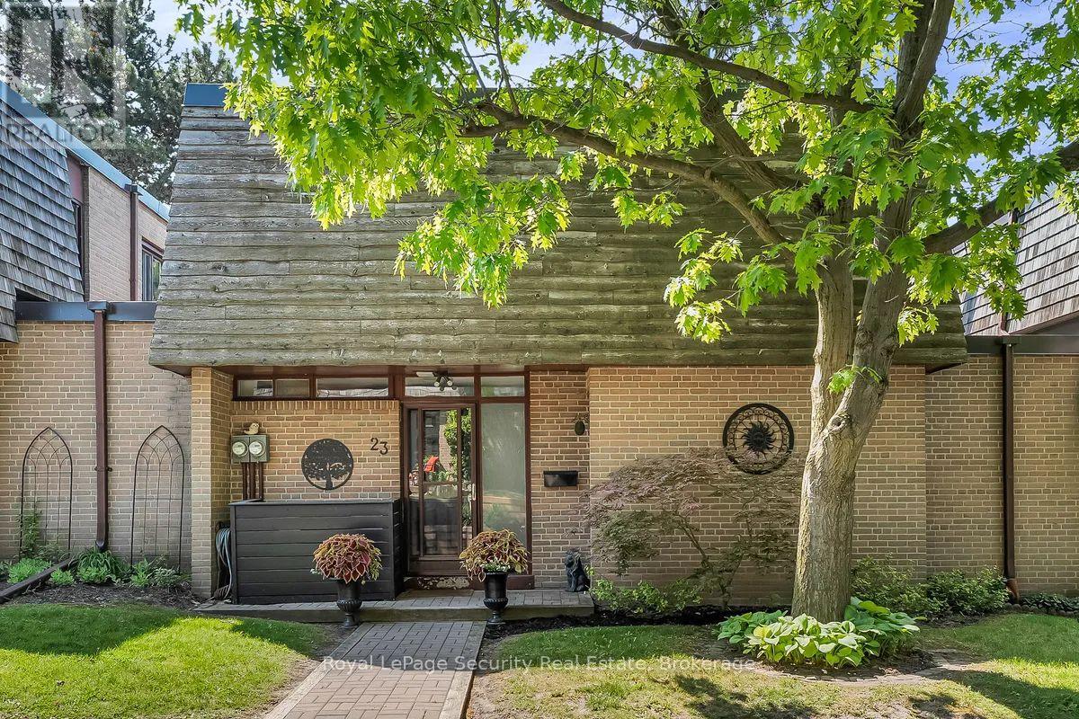 Photo 1 of 41 — 23 RAINTREE PATH, Toronto (Eringate-Centennial-West Deane), ON M9C5A9