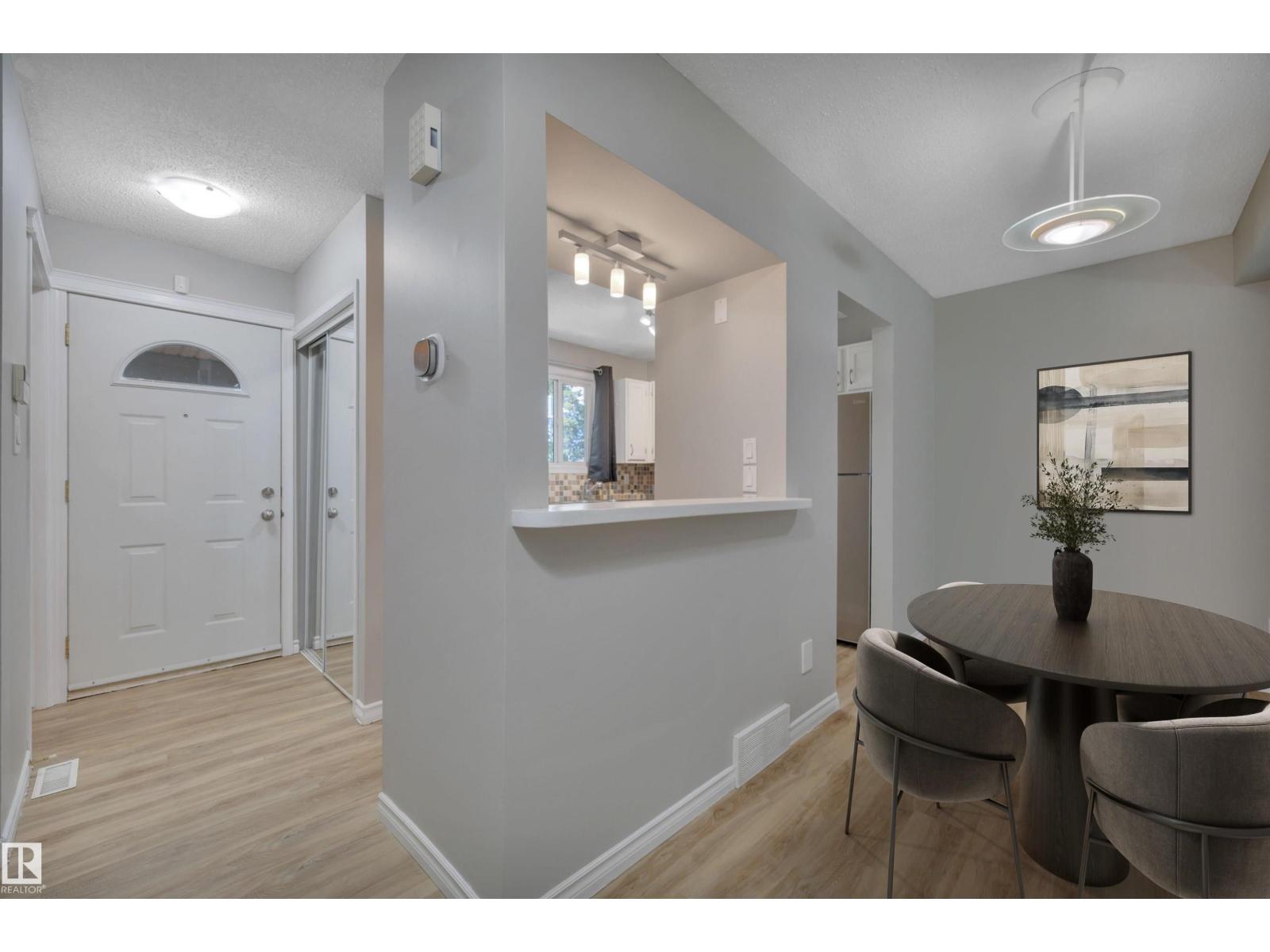 2456 104 ST NW