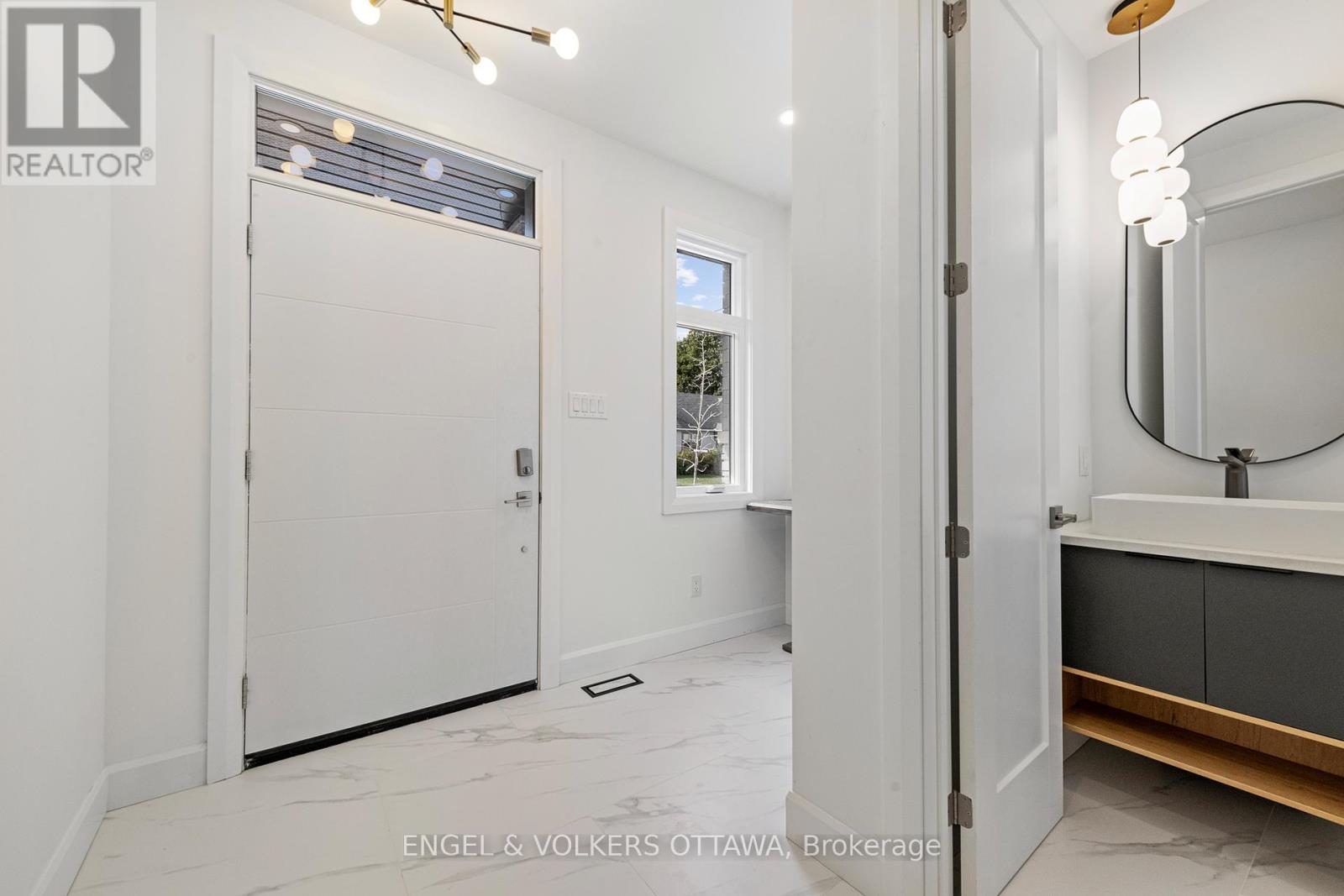 493 HIGHCROFT AVENUE