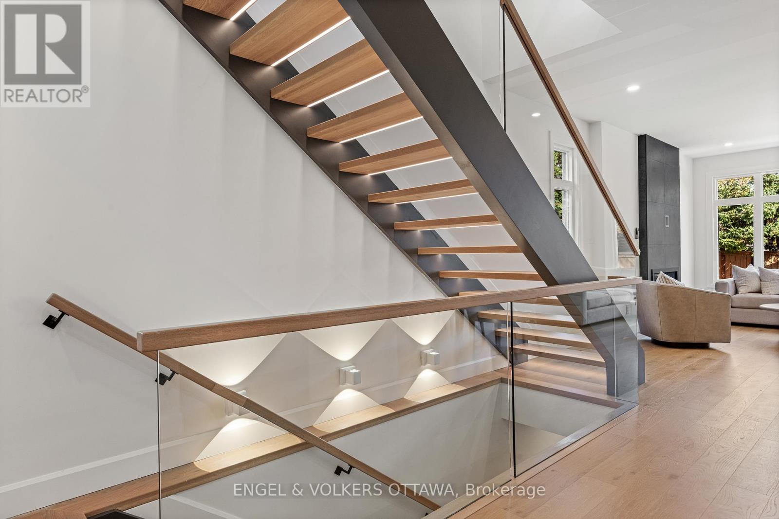 493 HIGHCROFT AVENUE