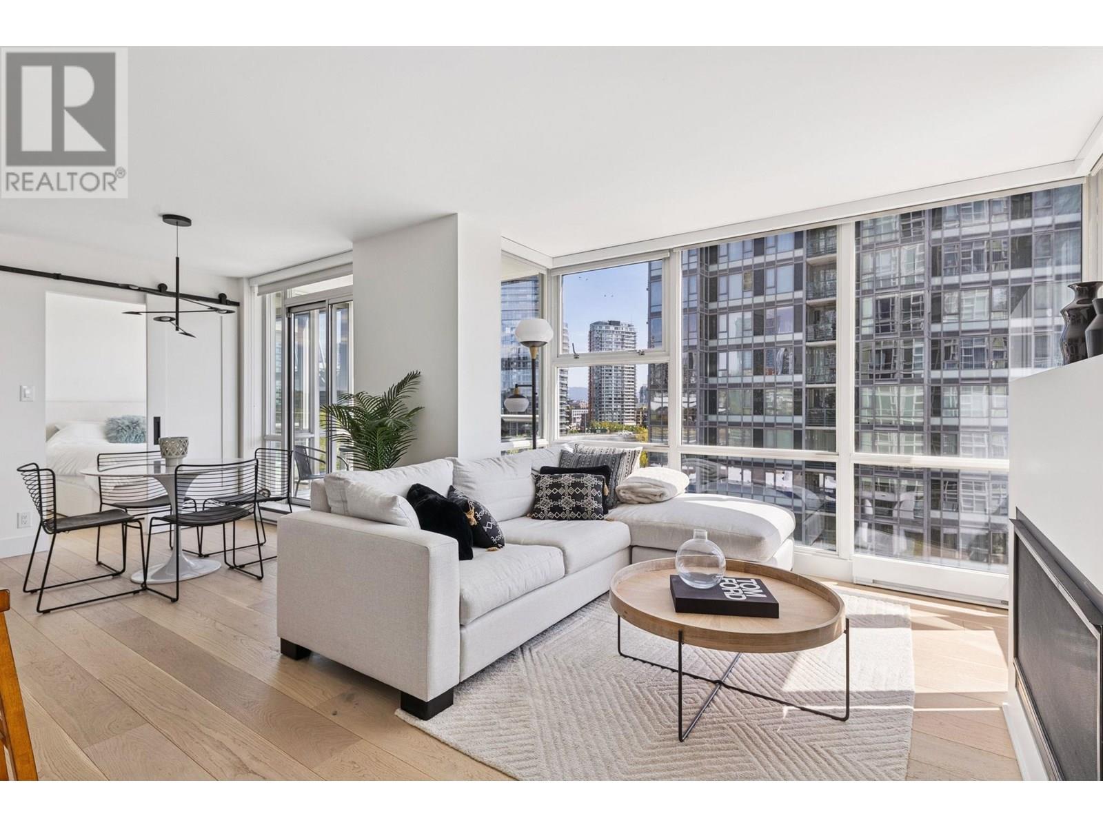 801 1077 MARINASIDE CRESCENT