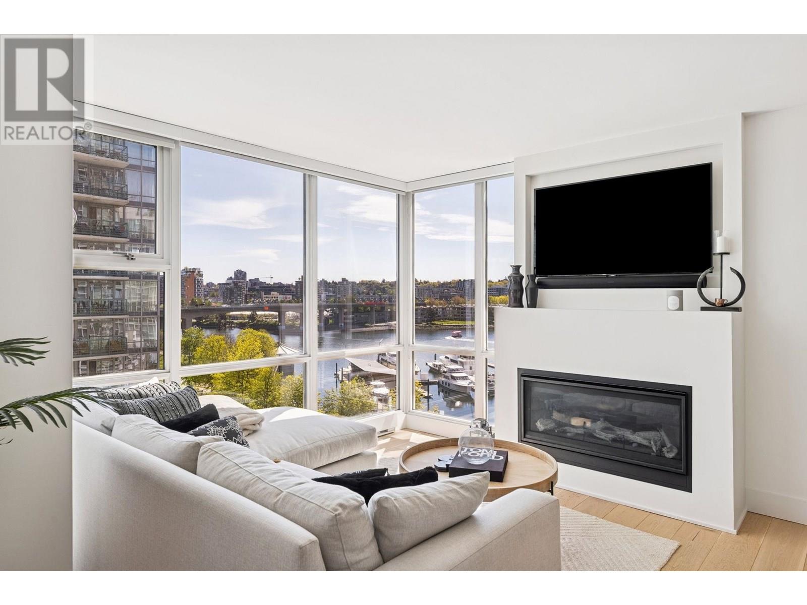801 1077 MARINASIDE CRESCENT