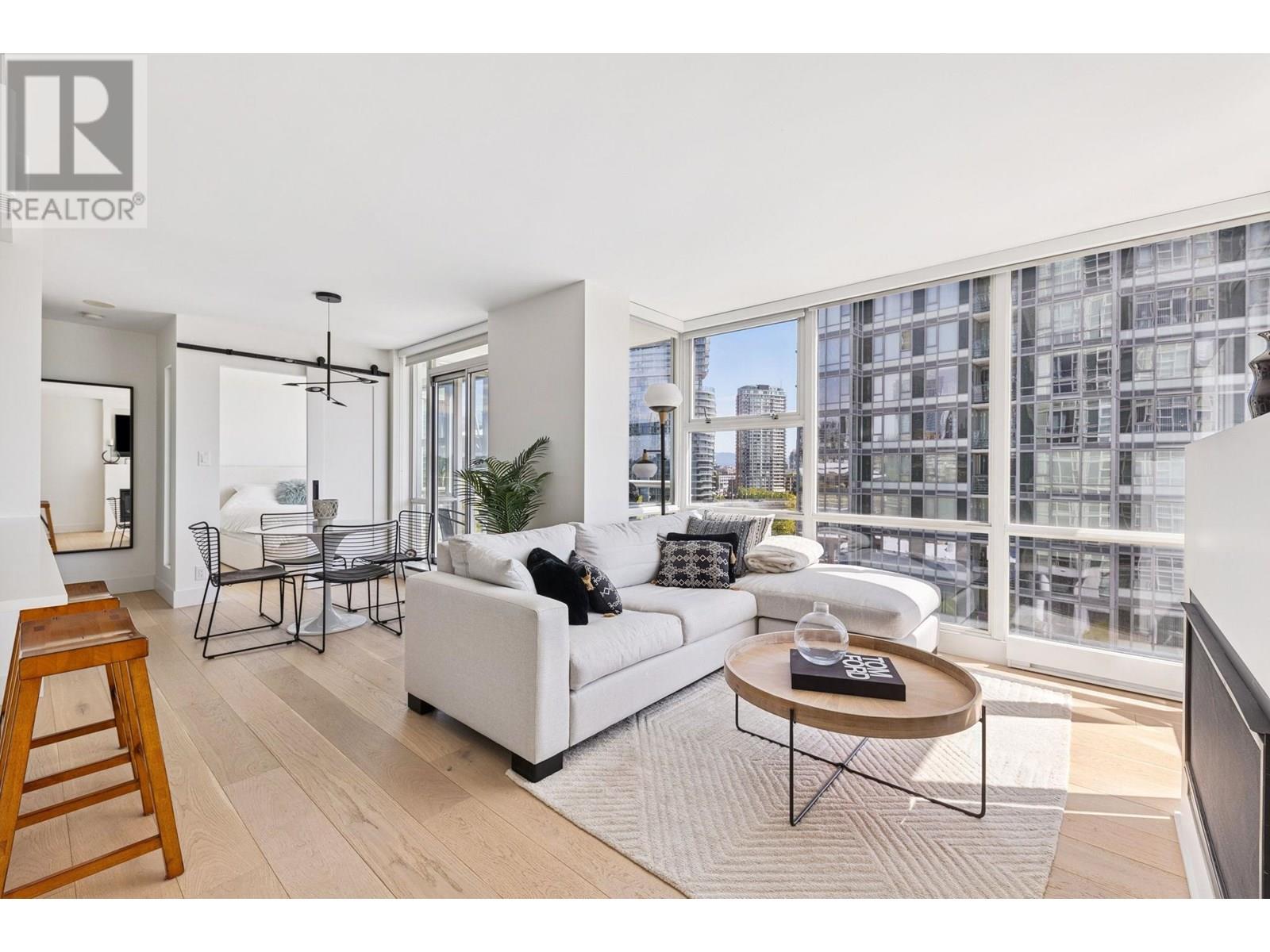 801 1077 MARINASIDE CRESCENT