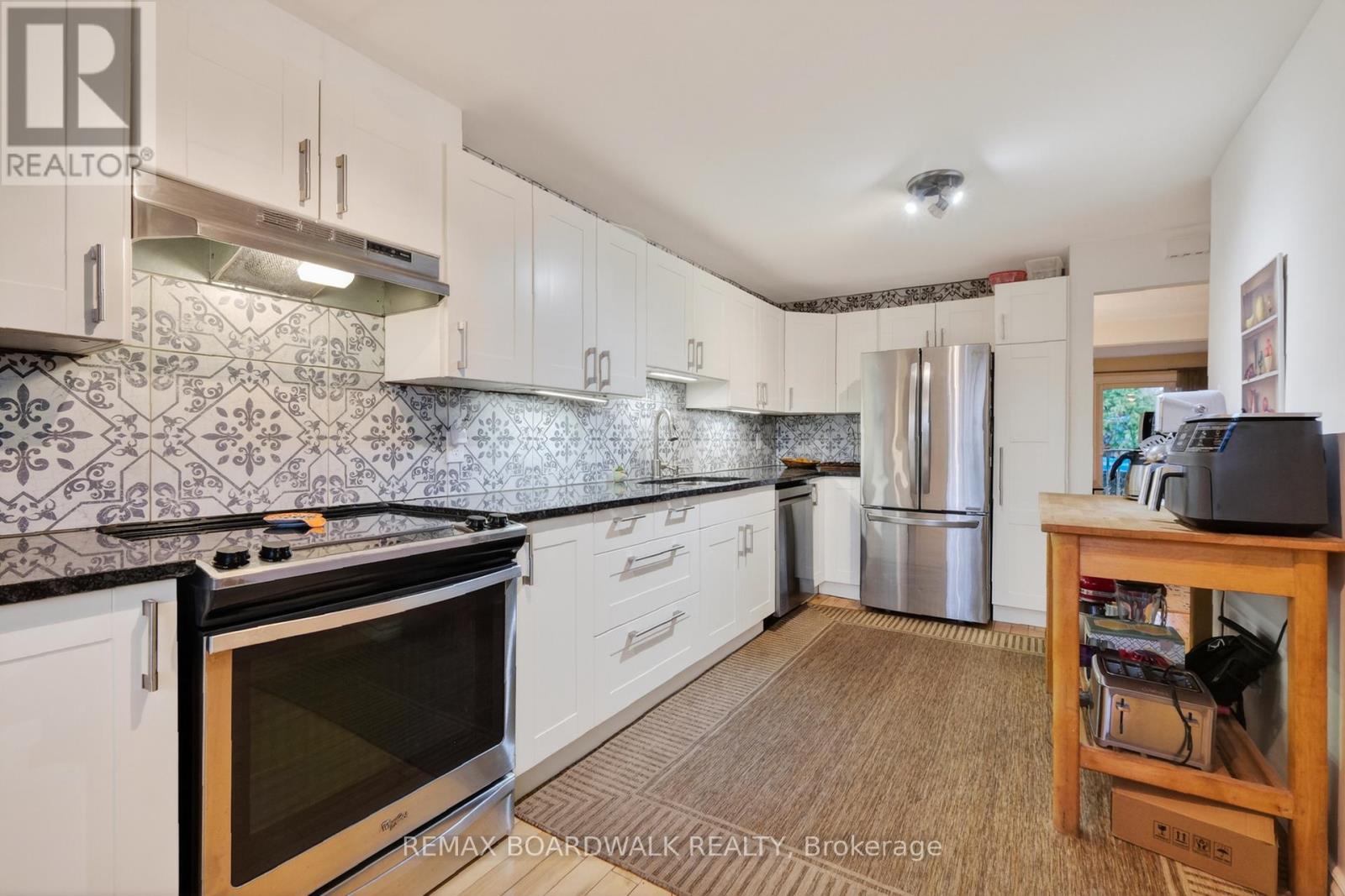 7925 JEANNE D'ARC BOULEVARD N