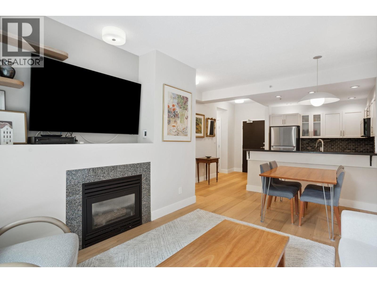 100 1688 ROBSON STREET