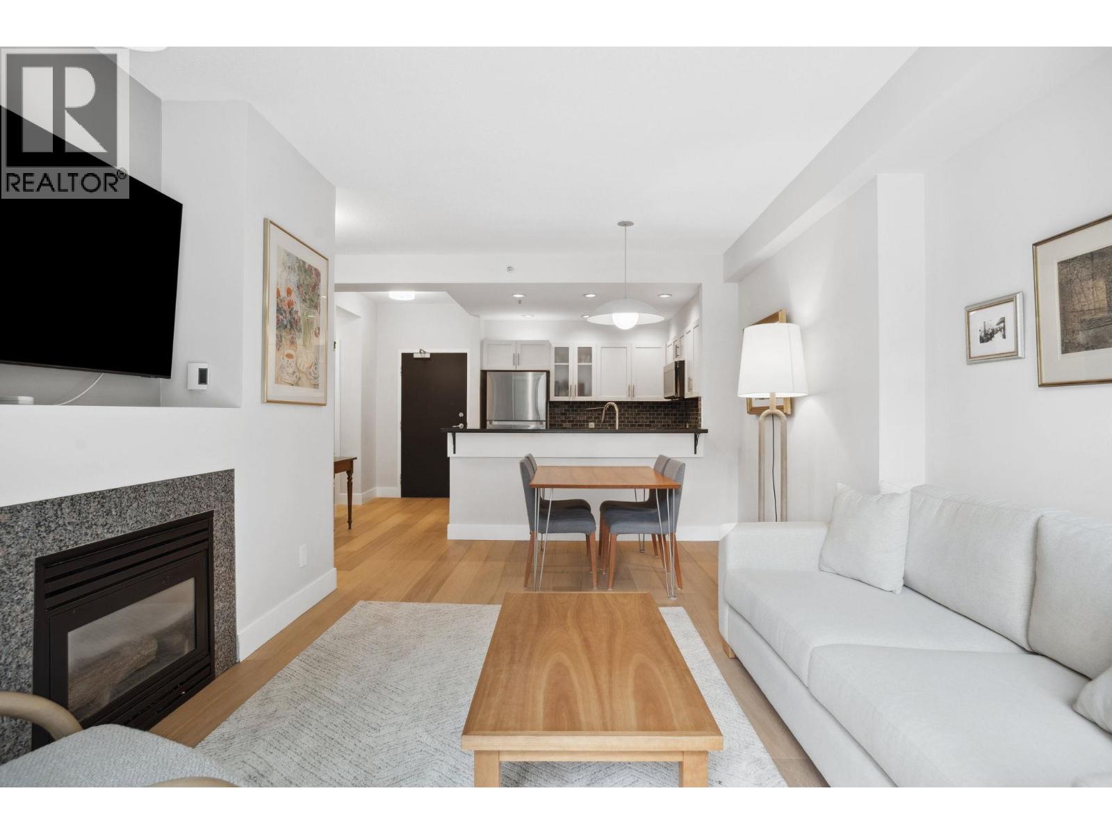 100 1688 ROBSON STREET