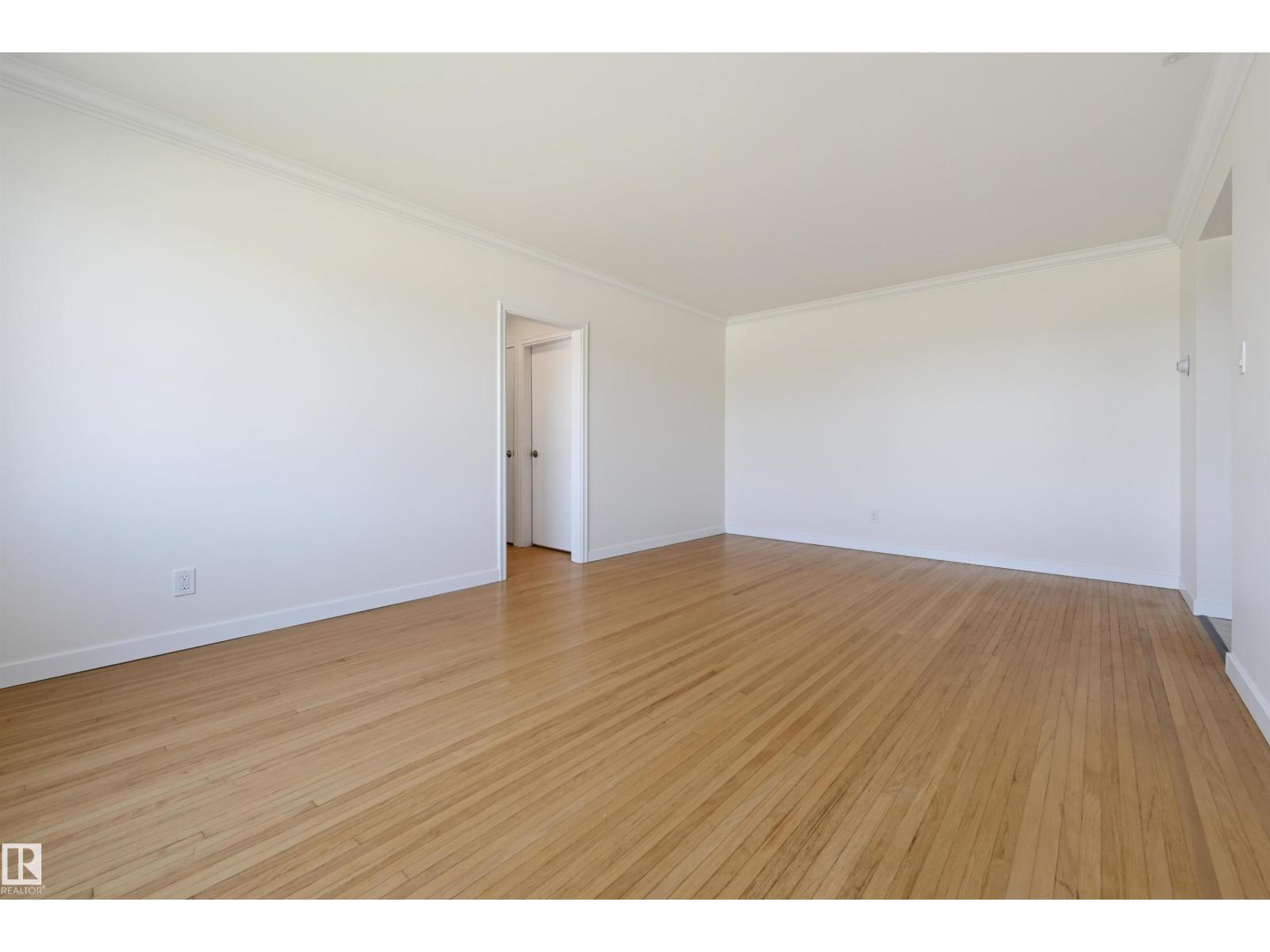 #7 7307 118 ST NW