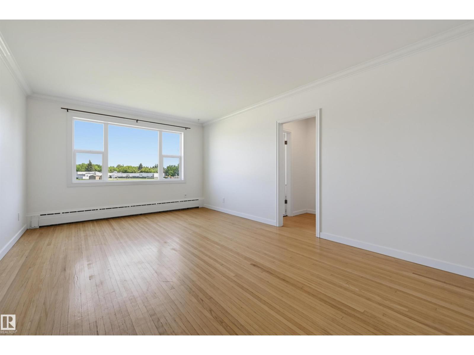 #7 7307 118 ST NW