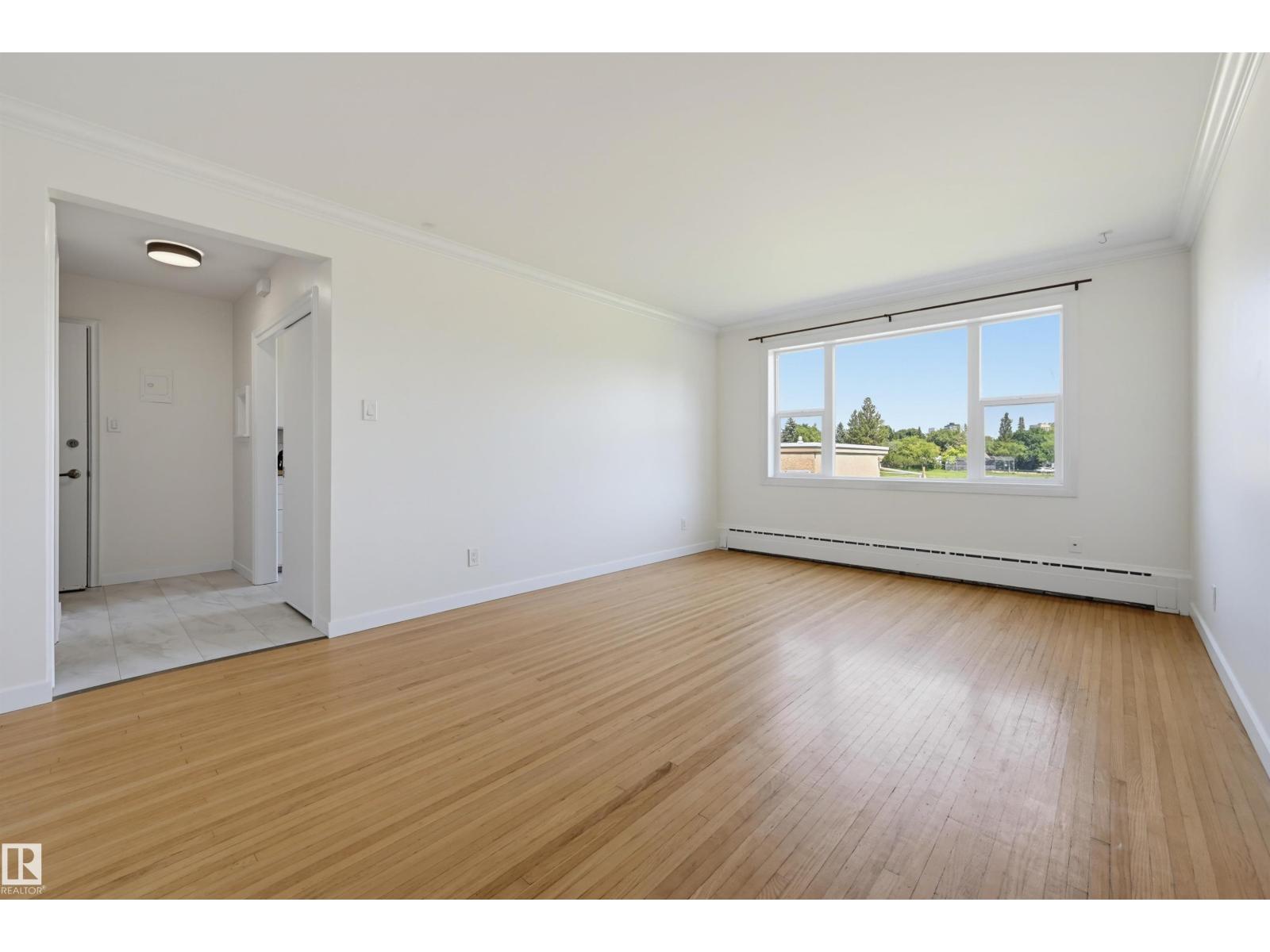#7 7307 118 ST NW
