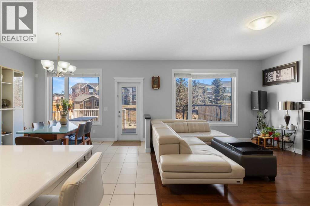 16 Redstone Parade NE