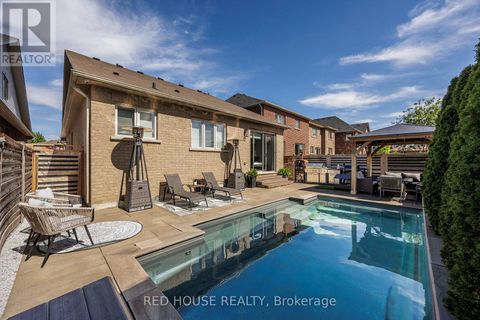 Property photo of 74 mcdonnell crescent, bradford west gwillimbury (bradford), ON l3z0s7