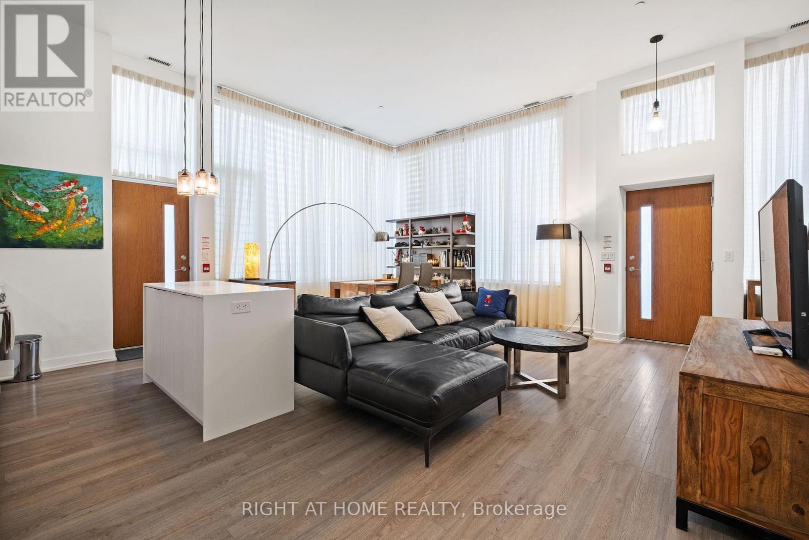 TH6 - 6 PARKWOOD AVENUE