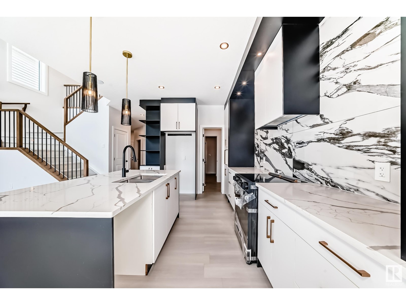 32 ASHBURY CR