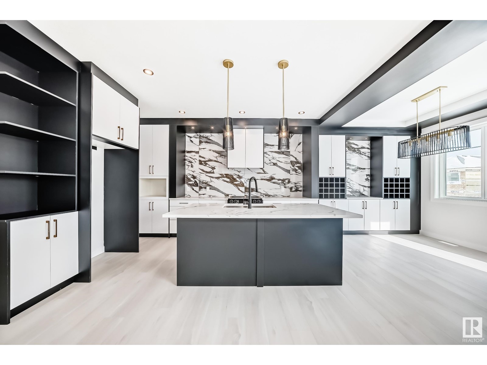 32 ASHBURY CR