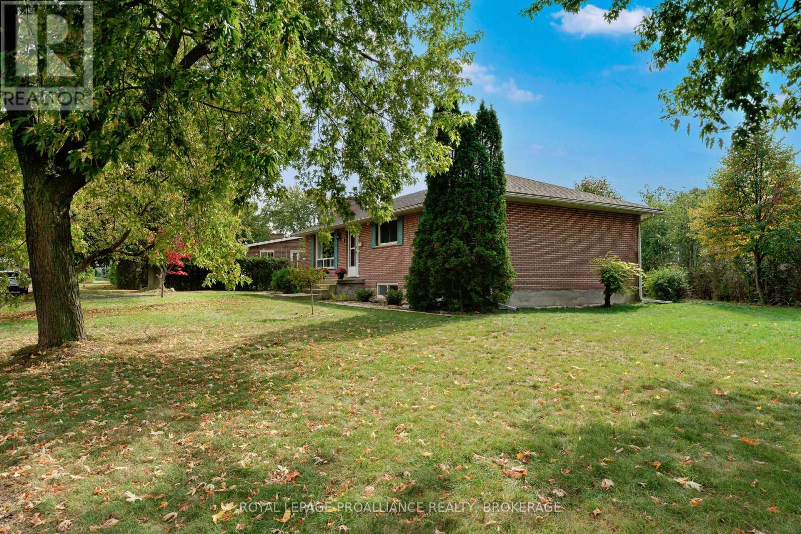 64 MICHAEL GRASS CRESCENT