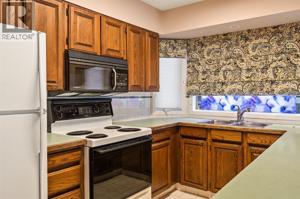 716 Coach Bluff Crescent SW