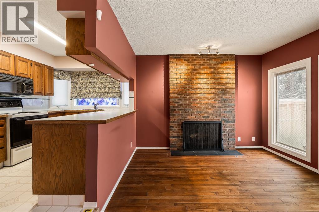 716 Coach Bluff Crescent SW