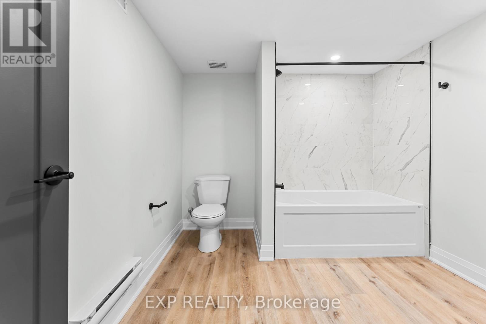 5 - 952 MAIN STREET E