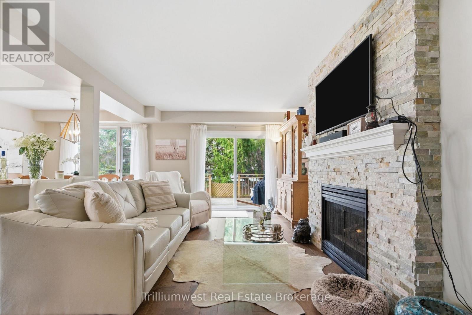 11 - 941 GORDON STREET