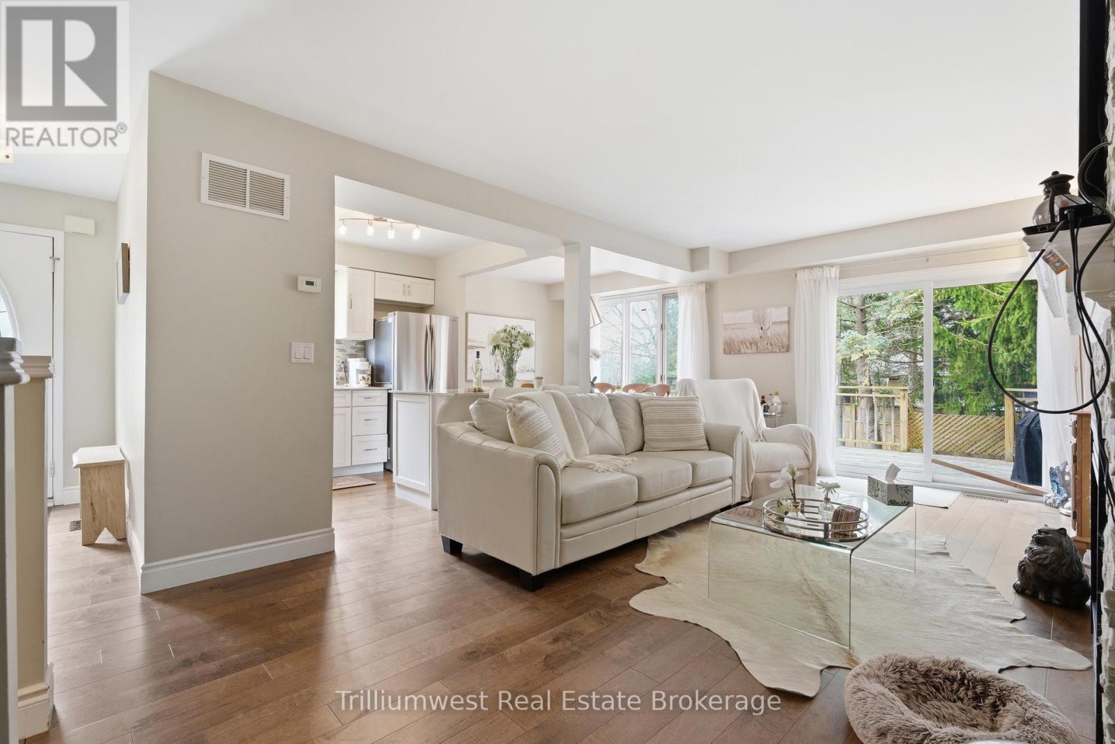 11 - 941 GORDON STREET