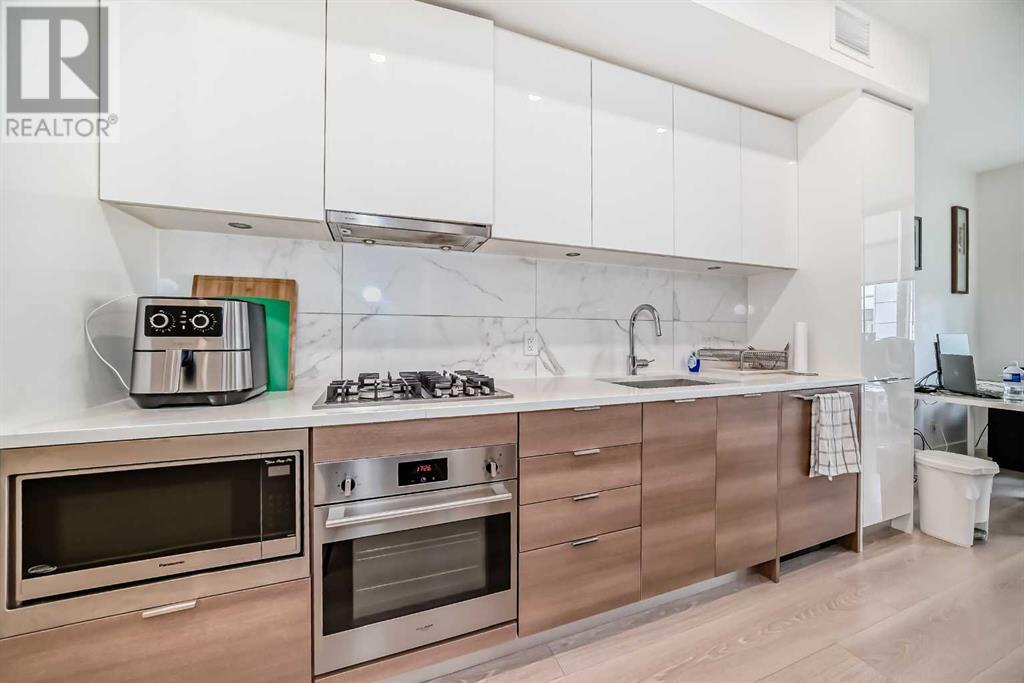 213, 138 Waterfront Court SW